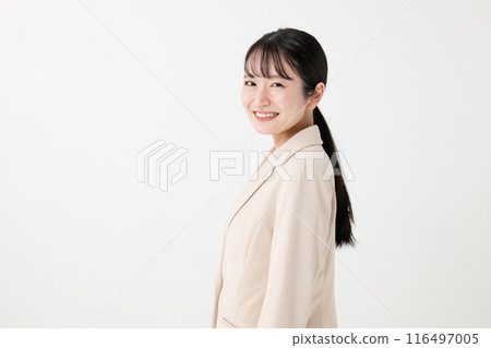 穿著夾克微笑的女人 穿著夾克微笑的女人 116497005