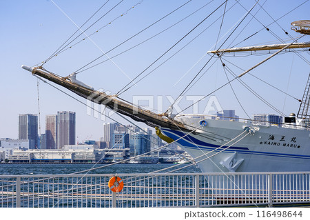 Kaiwomaru, a sailing ship moored at Harumi Pier (Chuo Ward, Tokyo) 116498644