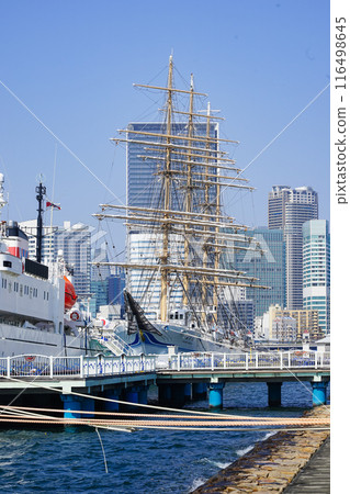 Kaiwomaru, a sailing ship moored at Harumi Pier (Chuo Ward, Tokyo) Kaiwomaru, a sailing ship moored at Harumi Pier (Chuo Ward, Tokyo) 116498645