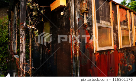 An old, abandoned cafe and its dilapidated structure 116501176