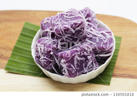 Steam purple sweet potato cake. Thai Desserts. 116501818