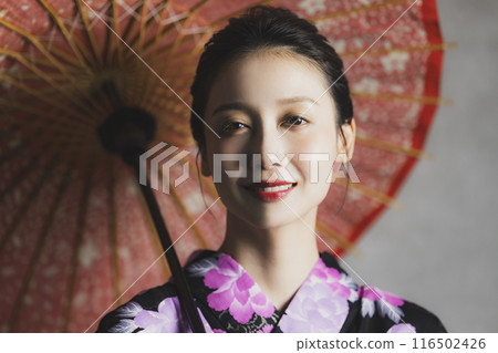 穿著黑色浴衣的女人 116502426