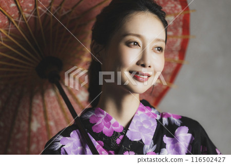 穿著黑色浴衣的女人 116502427