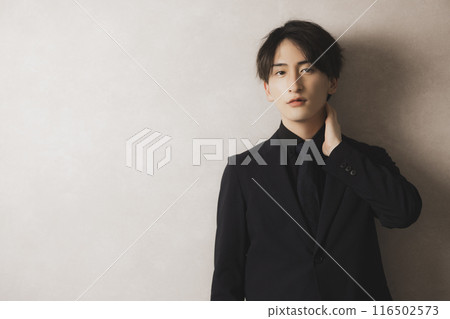 穿黑西裝的男人 116502573