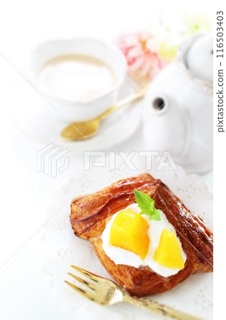 Mango danish 116503403