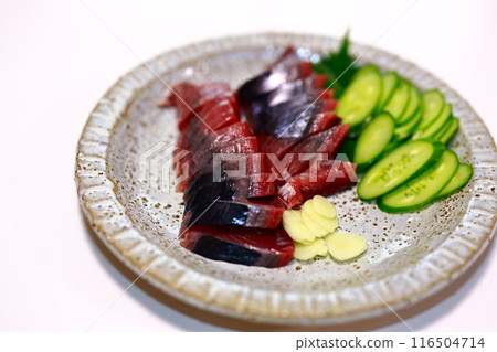 Skipjack sashimi 116504714
