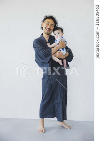 Family in yukata: father and son Family in yukata: father and son 116505452