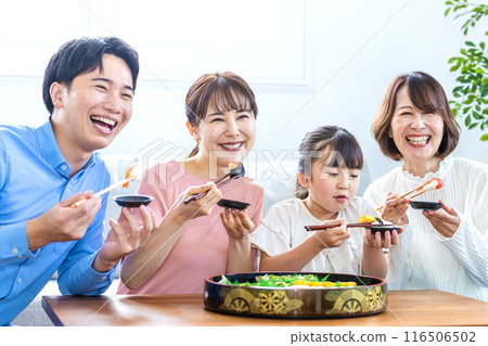 與家人一起吃壽司 與家人一起吃壽司 116506502