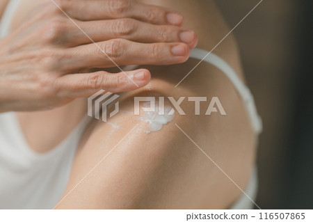 female, lady, woman 116507865
