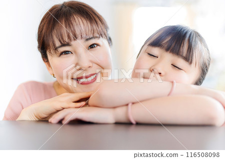Good parent and daughter Good parent and daughter 116508098