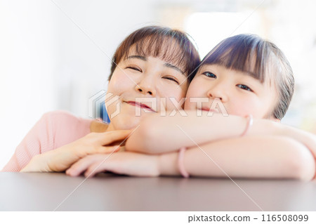 Good parent and daughter Good parent and daughter 116508099