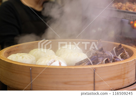 Pork buns on display in a store in Motomachi, Nankinmachi, Kobe 116509245