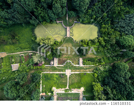 beautiful view on White Swan palace and yard in Sharivka park, Kharkiv region 116510331