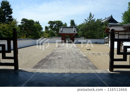 Obakusan Manpukuji Temple - View of the entrance gate from the Kaisan-do Hall, Uji, Kyoto Prefecture Obakusan Manpukuji Temple - View of the entrance gate from the Kaisan-do Hall, Uji, Kyoto Prefecture 116511668