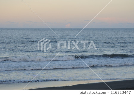 夕陽大海和沙灘 116513447