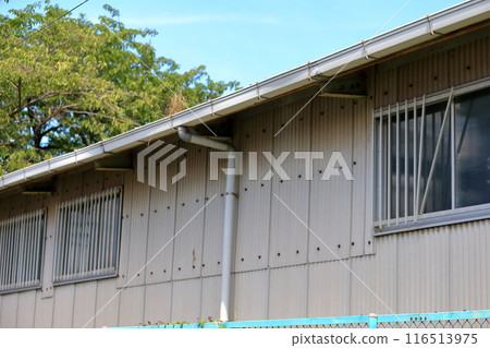 Image of the outer wall of the factory 116513975