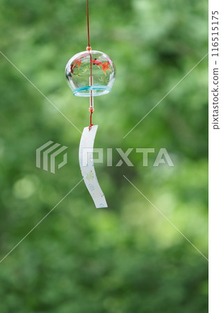 公園涼亭裡掛著風鈴 公園涼亭裡掛著風鈴 116515175