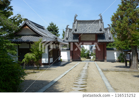 Obakusan Manpukuji Temple - Approach and main gate in the temple grounds, Uji, Kyoto Prefecture 116515252