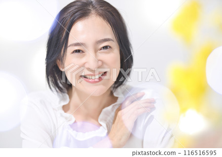 Beauty middle women 116516595