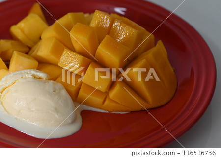 Juicy, delicious, sweet mango 116516736