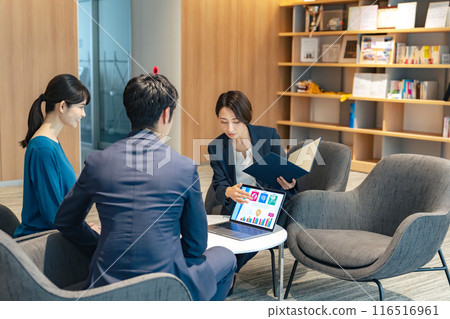 A couple and a counselor having a conversation in the lobby 116516961