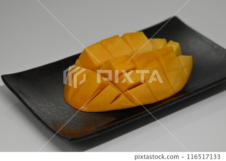 Juicy, delicious, sweet mango 116517133