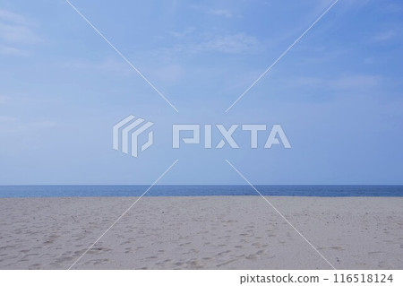 藍天和白色沙子海灘 116518124