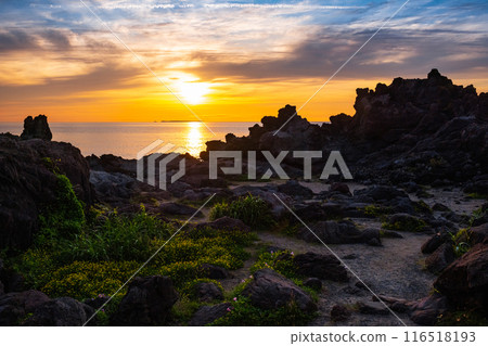 Sixteen Rakan Rocks - Evening Scenery Sixteen Rakan Rocks - Evening Scenery 116518193