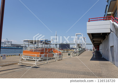 Santa Maria platform at the West Wharf of Kaiyukan (photographed in June 2024) 116518720