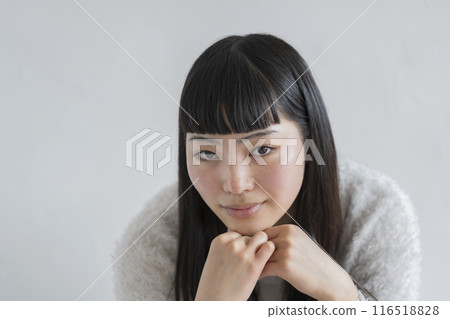 20-year-old woman without makeup, looking at camera, portrait 20-year-old woman without makeup, looking at camera, portrait 116518828