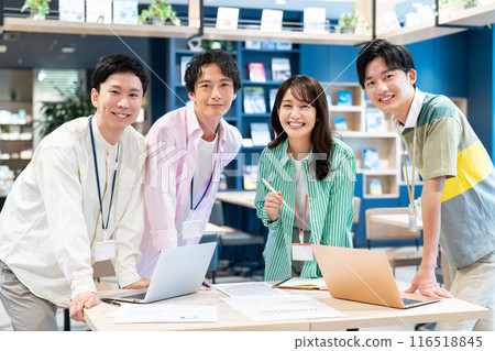 Young staff members having a meeting. Photo courtesy of Creadisce (Maruzen-Yushodo Co., Ltd.) 116518845