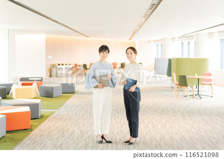 Portrait of women working in an office Portrait of women working in an office 116521098
