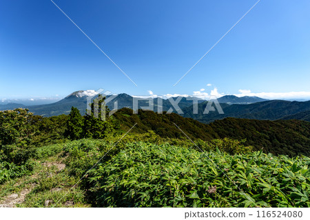 Mount Kenashi: Mt. Daisen seen from the summit in summer; Shinjo Village, Maniwa District, Okayama Prefecture; Kofu Town, Hino District, Tottori Prefecture 116524080