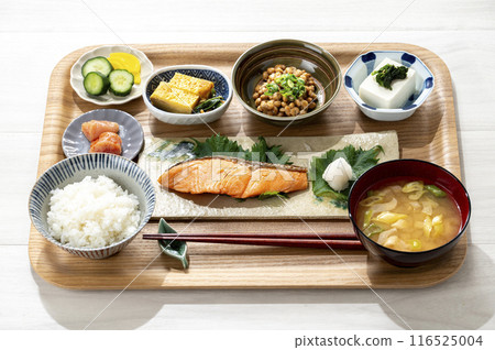 A healthy, nutritionally balanced Japanese breakfast 116525004