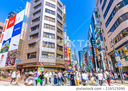 日本東京城市景觀，位於池袋車站前。市中心區域的視圖，例如 SUNSHINE60ST（螢幕背面）= 31st 116525090