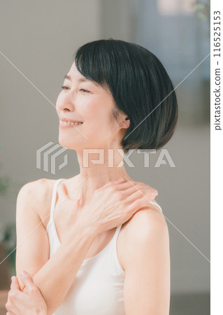 female, lady, woman 116525153