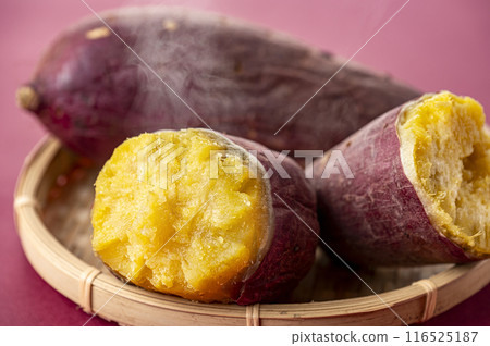 Autumn taste baked sweet potato 116525187