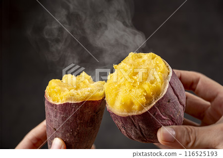 Autumn taste baked sweet potato 116525193