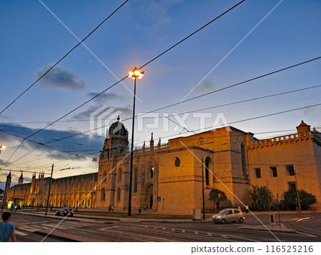 熱羅尼姆斯修道院黃昏，貝倫，里斯本，葡萄牙 116525216