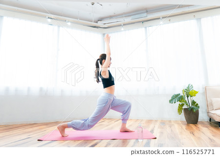 Woman in sportswear/yoga/pilates Woman in sportswear/yoga/pilates 116525771
