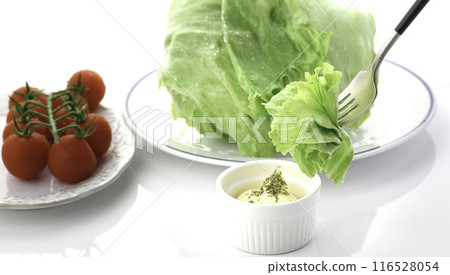 吃新鮮生菜配蛋黃醬 116528054