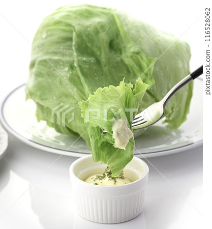 Eat fresh lettuce with mayonnaise 116528062