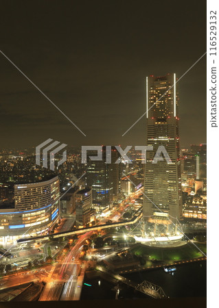 橫濱港未來與摩天大樓的夜景 橫濱港未來與摩天大樓的夜景 116529132