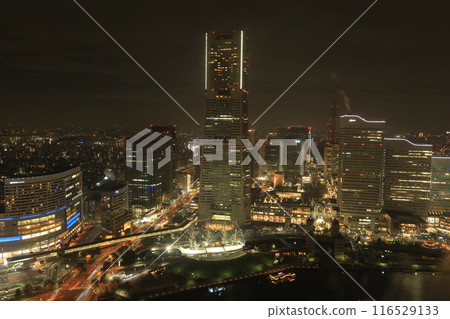 橫濱港未來與摩天大樓的夜景 橫濱港未來與摩天大樓的夜景 116529133