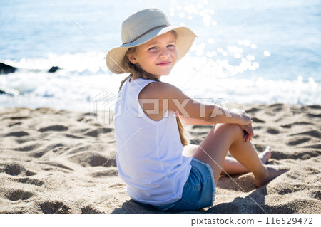Child in ha enjoying on sandy beach of sea coast 116529472