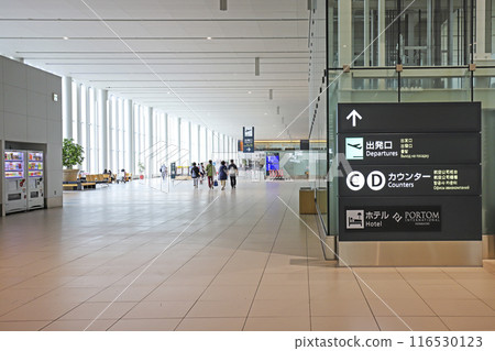 High key, departure floor of the departure lobby on the 3rd floor of the international terminal at New Chitose Airport High key, departure floor of the departure lobby on the 3rd floor of the international terminal at New Chitose Airport 116530123
