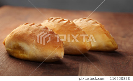 Sambusak 116530828