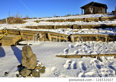 丹澤山峰山頂、雪峰、三角測量點和避難小屋 116532027