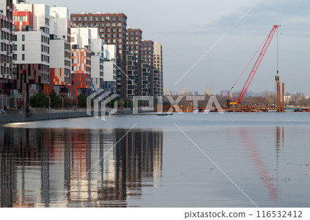 Construction of a pedestrian bridge across the Nagatinsky zaton. 116532412