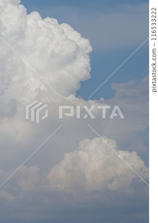 white thunderclouds in blue sky. summer cumulus clouds before rain. Beautiful view of nature 116533222